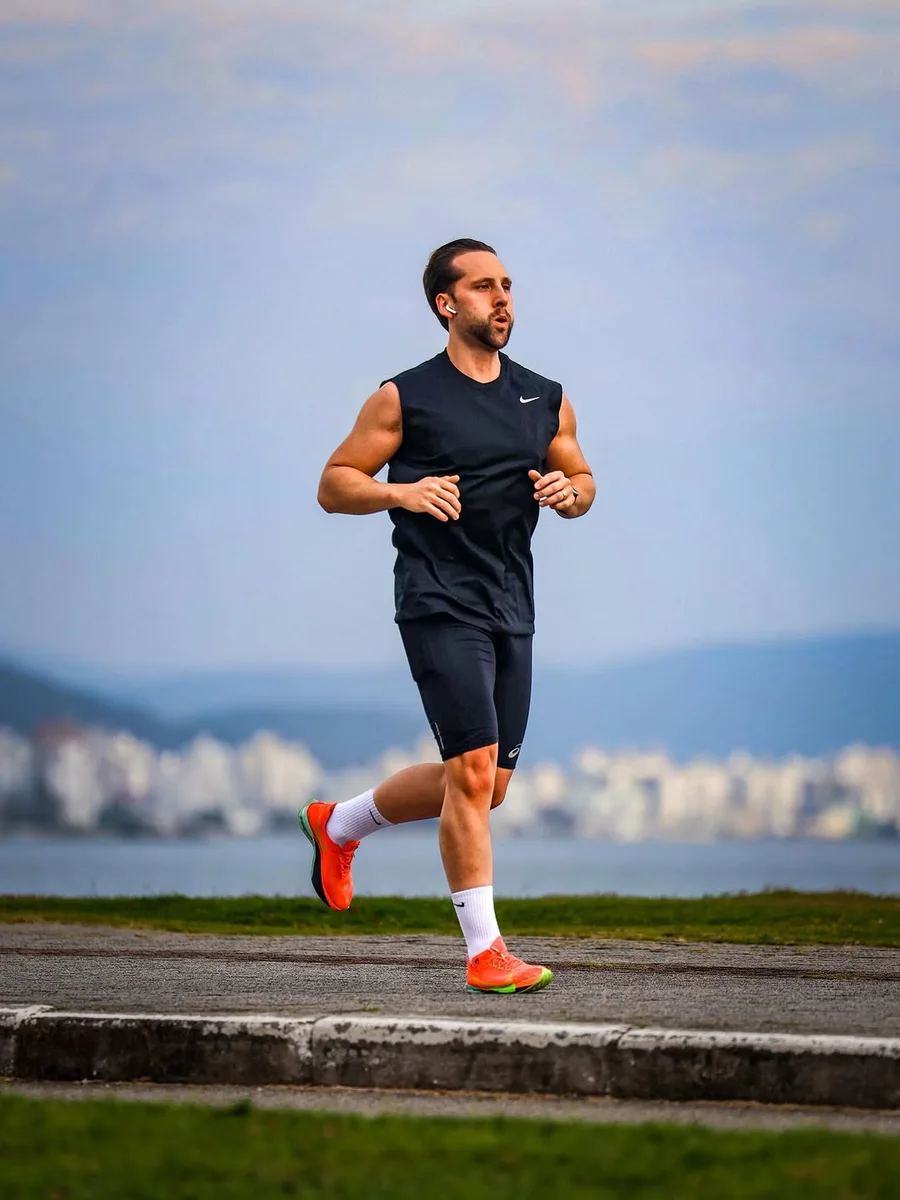 Lucas Mallmann durante uma corrida ao ar livre